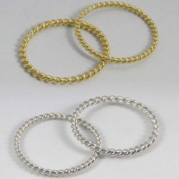 【25】 華奢なヨリ線ピンキーリング